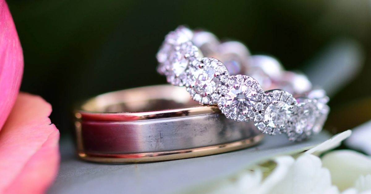 Home 6 difference between engagement ring and wedding ring