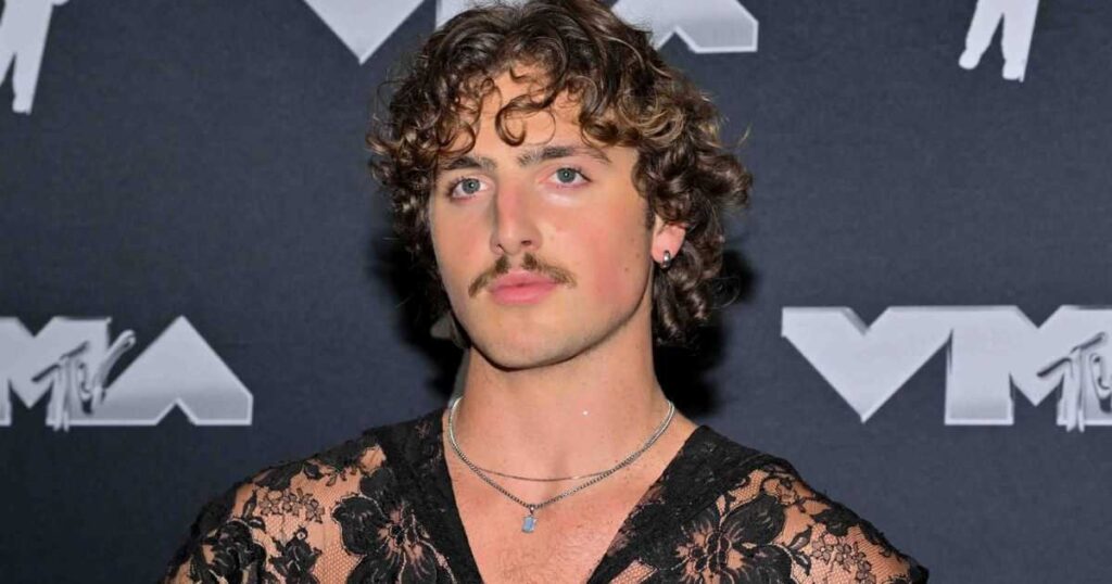 Benson Boone Age, Height & Physical Stats 